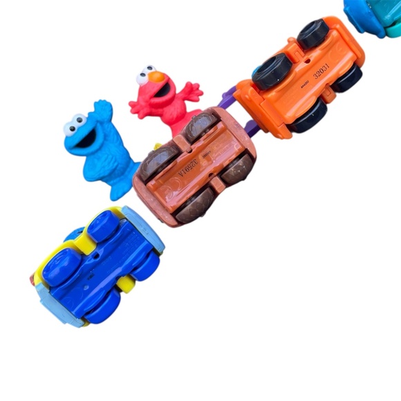 Lot of 8 Sesame Street Hasbro Come ’n Race Cars + Figures 2004–2013 Elmo Grover - Picture 4 of 11